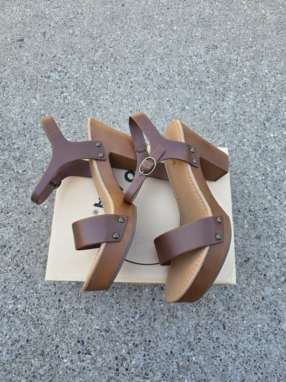 SODA Brown Slingback Block Heel Sandals Women Size 9